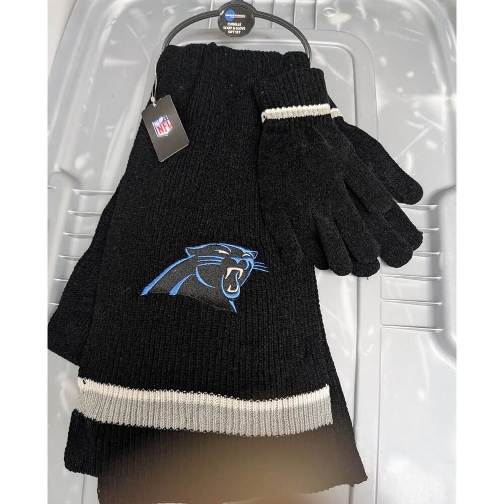 Lot of 2 NFL Unisex Knit Scarf and Glove
Gift set w/ Hanger NEW (G-2)